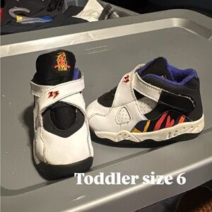 Toddler Jordan sneakers size 6